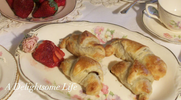 Nutella Croissants b